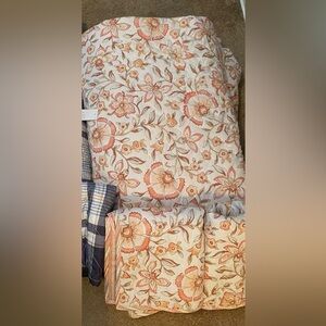 KING Floral Quilt Set in Peach and Cream